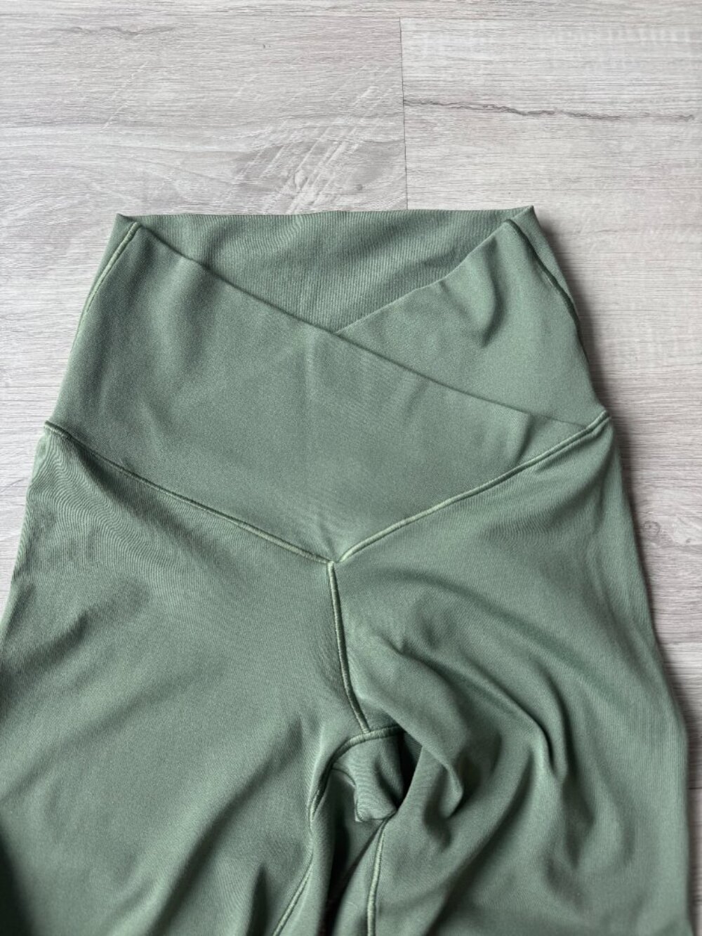 Aerie OFFLINE Flare Leggings Sage Green XS Short Inseam High Waisted Yoga Pants - Picture 3 of 7